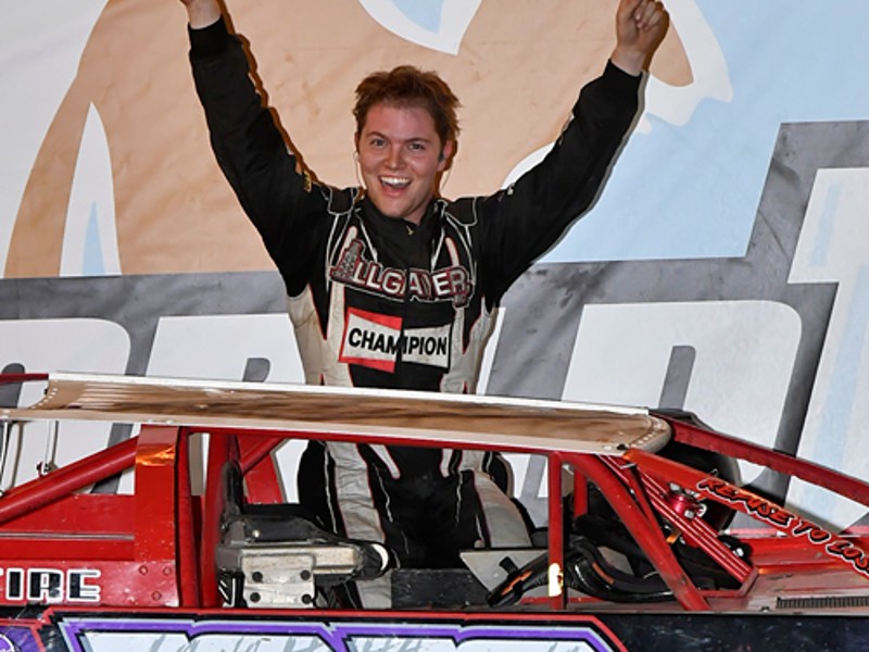 Bobby Pierce powers to World 100 victory at Eldora